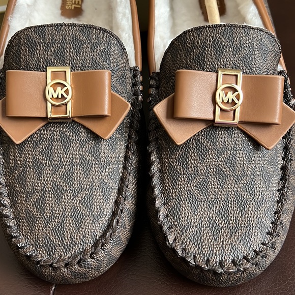 Michael Kors Erica Slipper Signature Brown - Picture 7 of 11